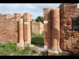 08408 ostia - regio v - insula iii - domus del pozzo (v,iii,3) - eingang - 01-2024.jpg